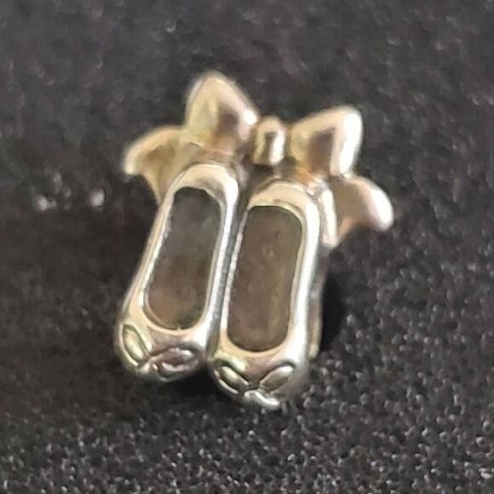 Chamilia 925 Sterling Silver Ballet Pointe Shoes Bow Charm Bead